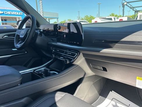 New 2026 Chevrolet Traverse LT w/ Sun and Wheel Package FWD image 35