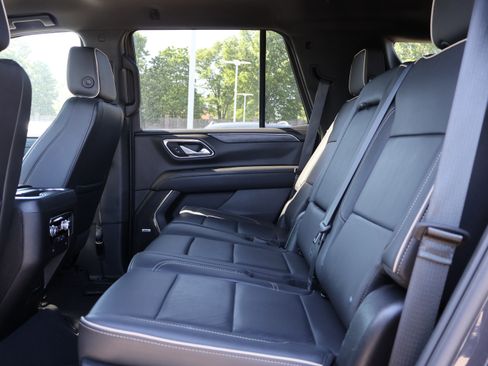 Used 2024 GMC Yukon SLT AWD/4WD image 18