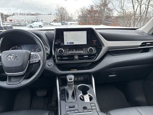 Certified 2023 Toyota Highlander XLE image 33
