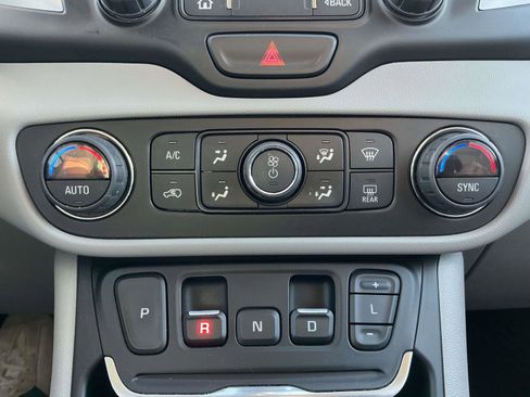 Used 2021 GMC Terrain SLT image 24