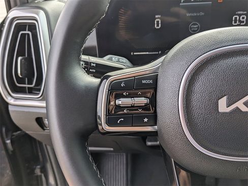 Certified 2025 Kia Sorento S w/ Panoramic Sunroof Package image 32