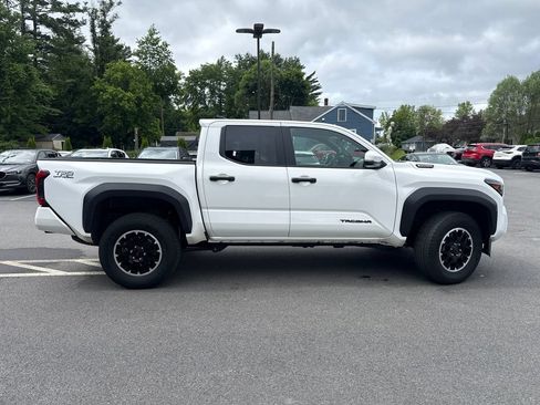 Used 2025 Toyota Tacoma TRD Off-Road w/ TRD Off Road Upgrade Package AWD/4WD image 6