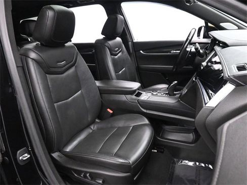 Used 2022 Cadillac XT6 Sport w/ LPO, ONYX Package image 22