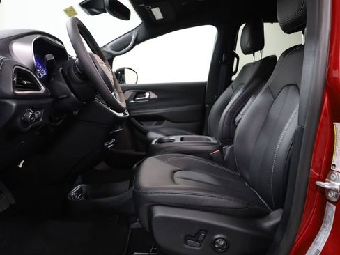 New 2026 Chrysler Pacifica Select image 20