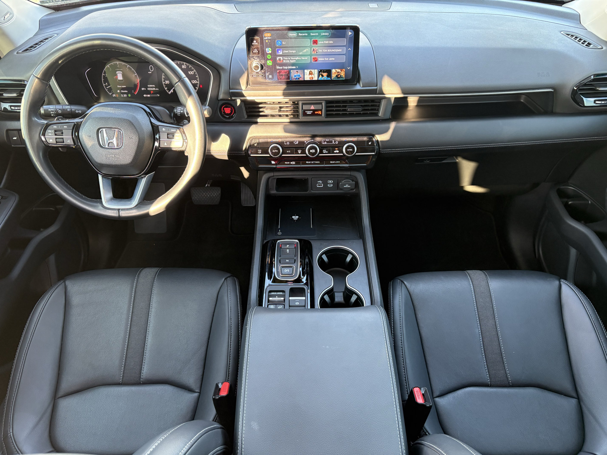 Used 2024 Honda Pilot Touring image 2