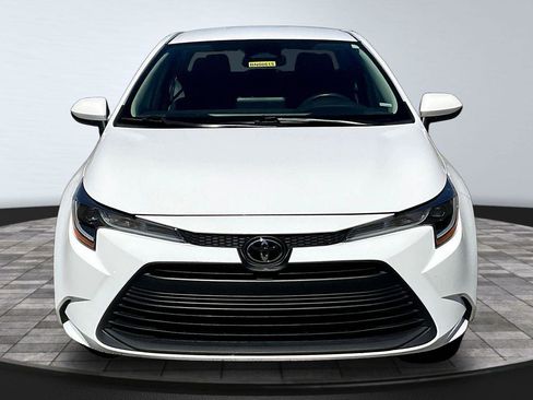 Used 2024 Toyota Corolla LE FWD image 2