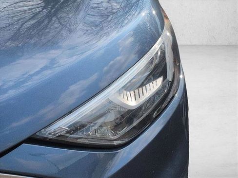 Used 2019 Ford Edge Titanium image 2