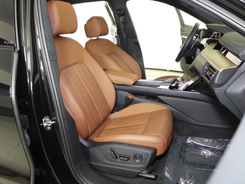 Used 2024 Audi Q8 e-tron Premium Plus w/ Premium Plus Package image 19