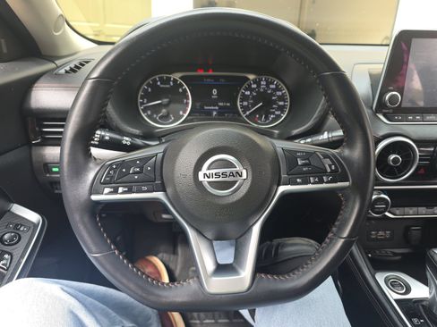 Used 2021 Nissan Sentra SR FWD image 11