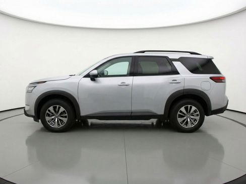 Used 2025 Nissan Pathfinder SV image 5