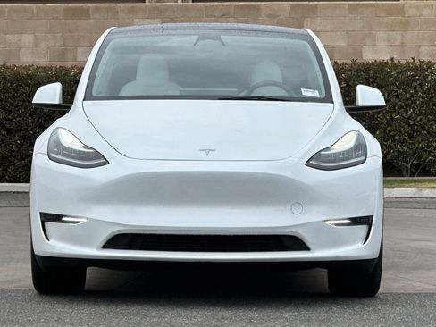 Used 2023 Tesla Model Y Long Range AWD/4WD image 9