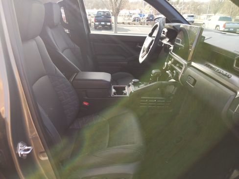 Certified 2025 Toyota Tacoma TRD Off-Road w/ TRD Off Road Premium Package image 33