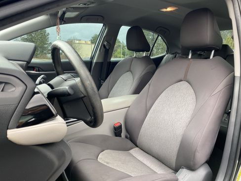 Used 2019 Toyota Camry LE image 7