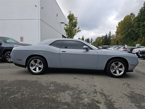Used 2021 Dodge Challenger SXT image 8