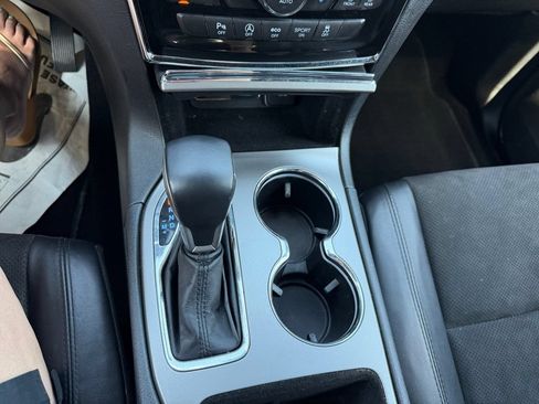 Used 2020 Jeep Grand Cherokee Altitude AWD/4WD image 15