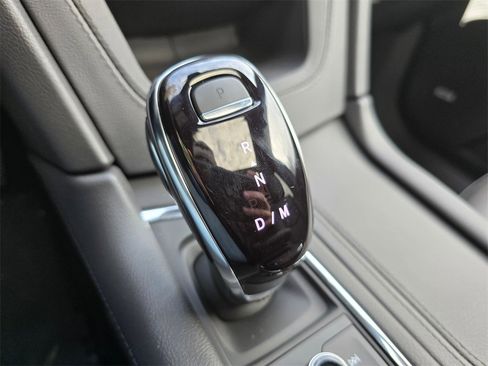 New 2025 Cadillac XT6 Luxury image 32