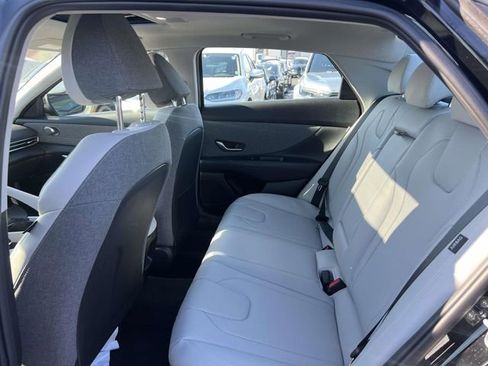 Certified 2025 Hyundai Elantra Limited image 10