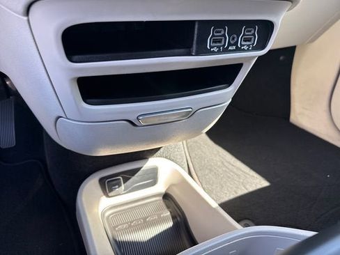 Used 2023 Chrysler Pacifica Touring-L FWD image 22