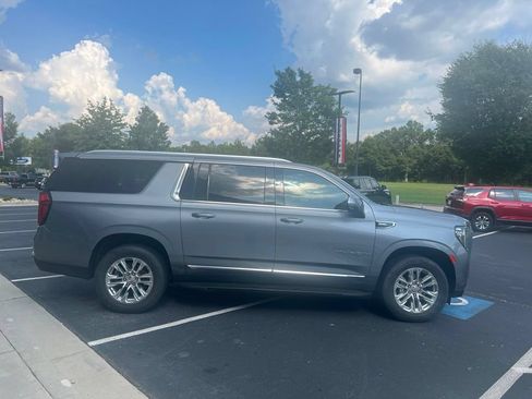 Used 2022 GMC Yukon XL SLT w/ SLT Luxury Package RWD image 5