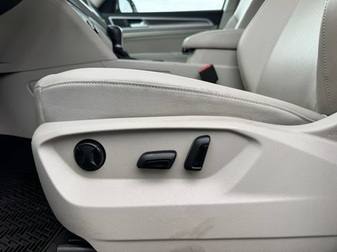 Used 2018 Volkswagen Atlas SE AWD/4WD image 32