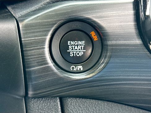 Used 2022 Jeep Grand Cherokee Laredo X image 9