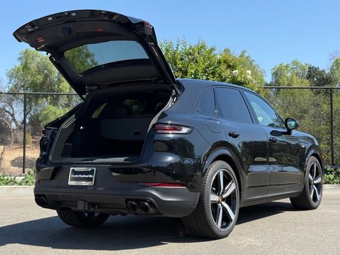 Used 2025 Porsche Cayenne S AWD/4WD image 31