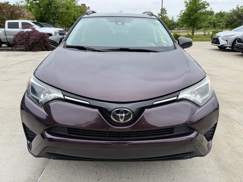 Used 2018 Toyota RAV4 LE FWD image 2