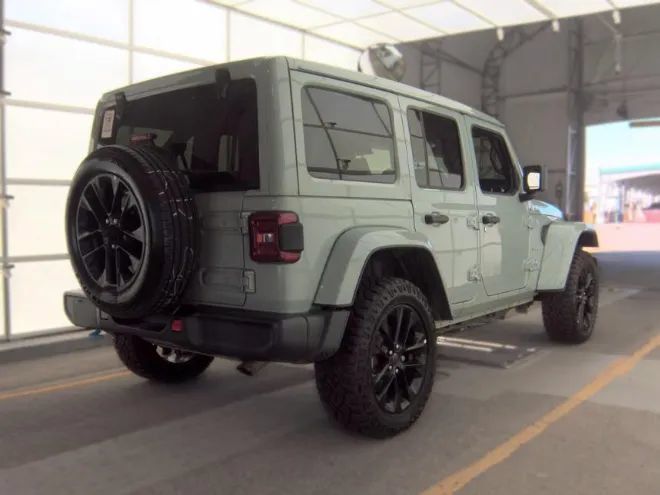 Used 2024 Jeep Wrangler Unlimited Sahara AWD/4WD image 4