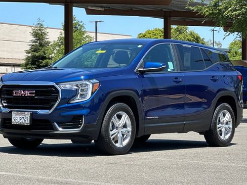 Used 2022 GMC Terrain SLE w/ LPO, Floor Liner Package image 14