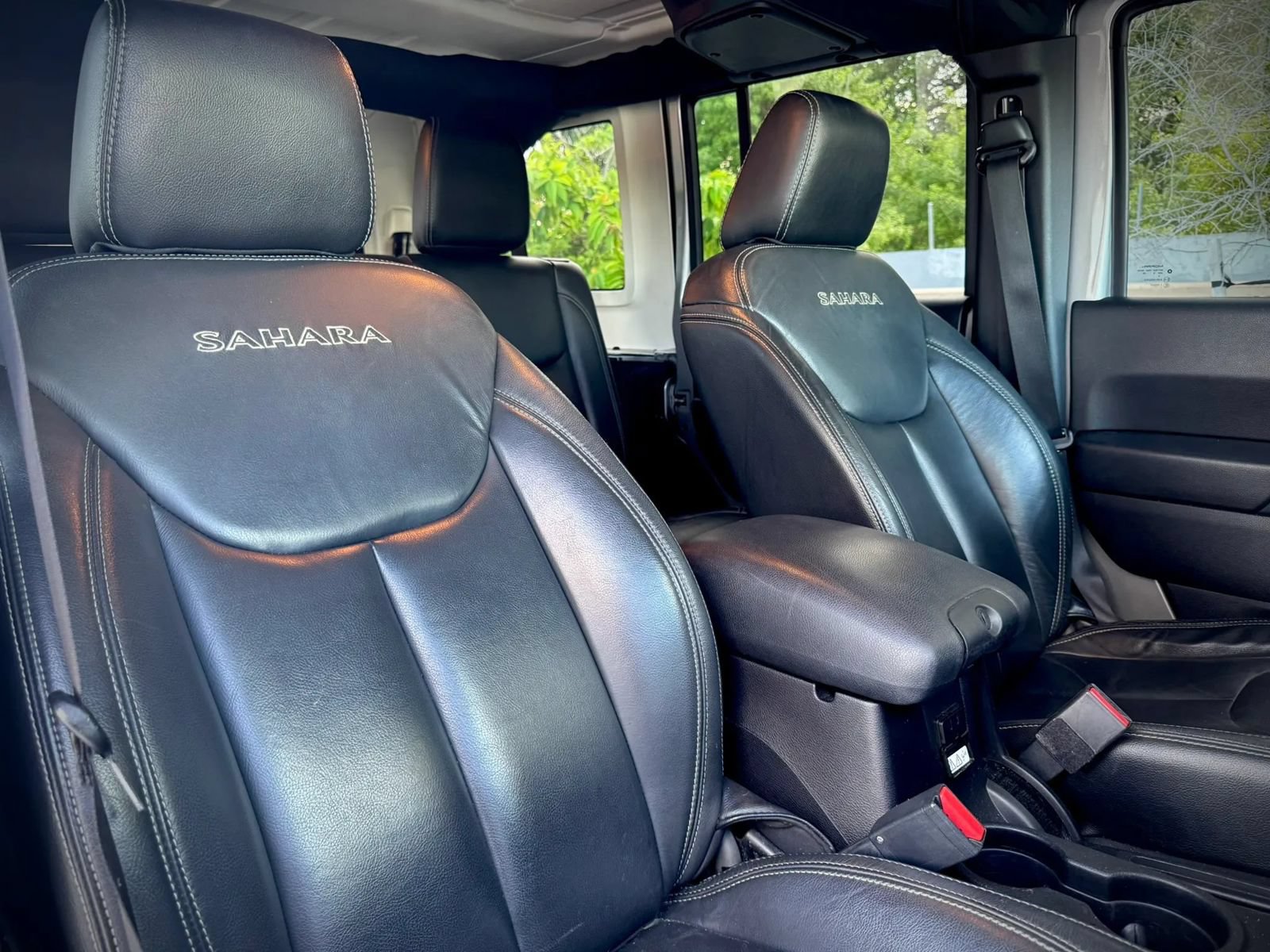 Used 2016 Jeep Wrangler Unlimited Sahara w/ Mopar Chrome Edition Group AWD/4WD image 24