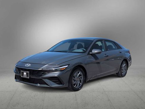 Certified 2024 Hyundai Elantra SEL FWD image 4
