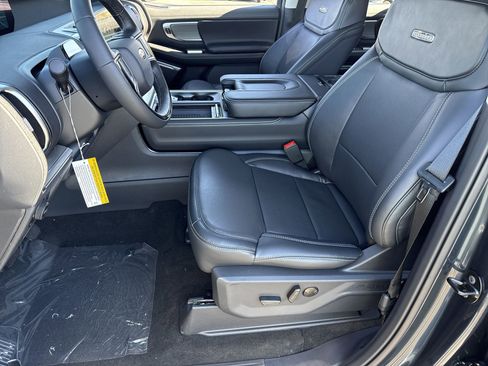 New 2025 Ford Expedition Platinum w/ Driver's Package image 16