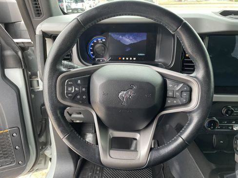 Used 2022 Ford Bronco Badlands image 12