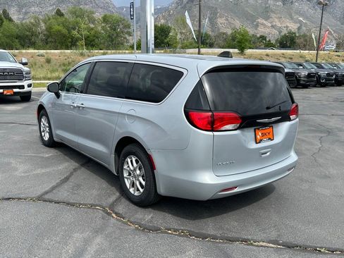 Used 2023 Chrysler Voyager LX FWD image 11