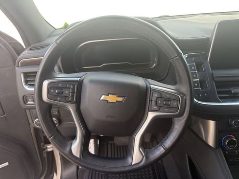 Used 2022 Chevrolet Suburban LT w/ Luxury Package image 12