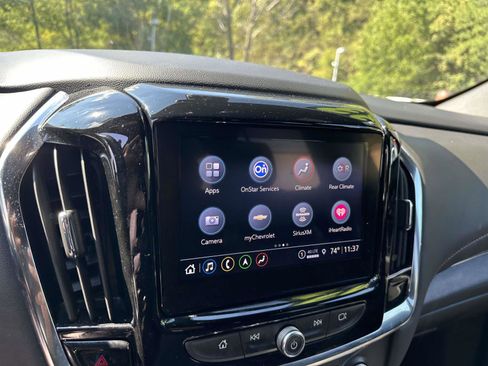 Used 2023 Chevrolet Traverse RS image 24