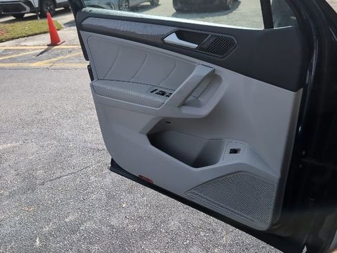 Used 2022 Volkswagen Tiguan SE image 23