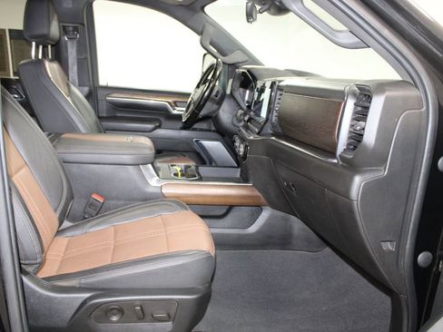 Used 2024 Chevrolet Silverado 2500 High Country w/ High Country Premium Package image 30