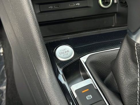 New 2025 Volkswagen Taos SE image 28