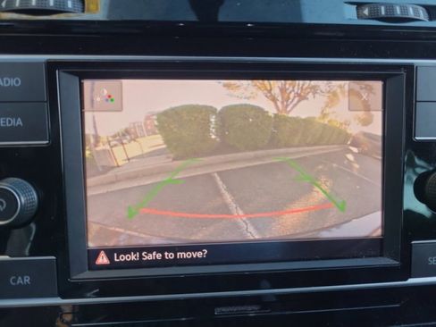 Used 2019 Volkswagen Golf S image 17