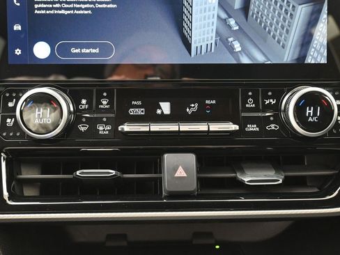 Certified 2025 Toyota Highlander Platinum image 23