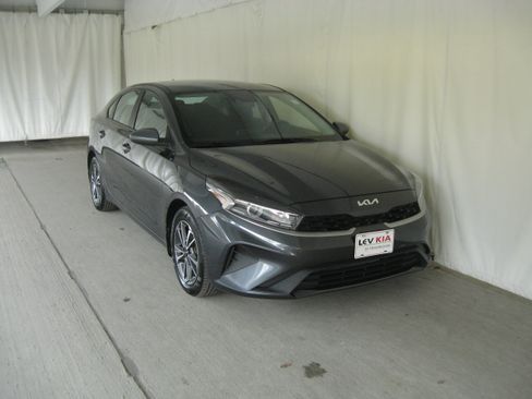 Certified 2023 Kia Forte LXS image 1