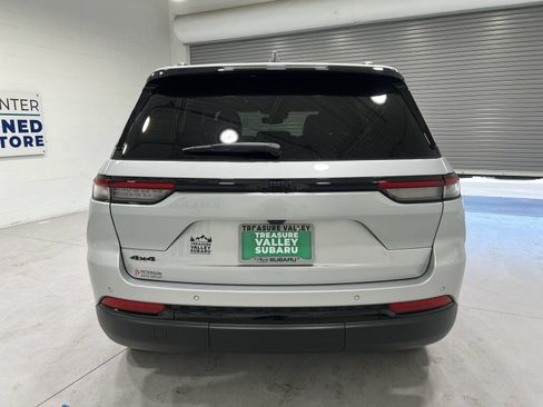 Used 2024 Jeep Grand Cherokee Altitude AWD/4WD image 7