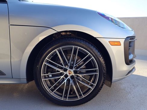 New 2026 Porsche Macan image 11