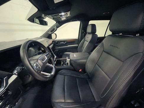 Used 2025 GMC Yukon Denali image 3