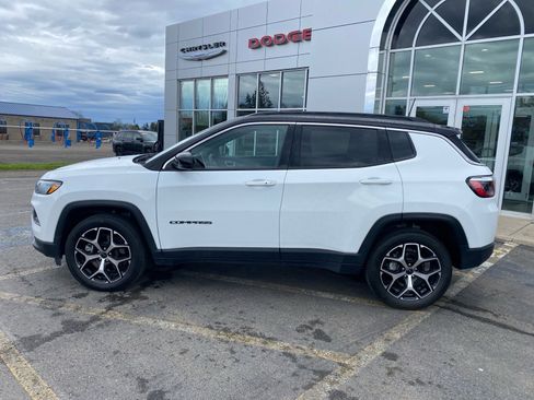 Used 2025 Jeep Compass Limited AWD/4WD image 2