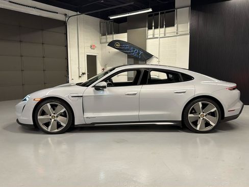 Used 2022 Porsche Taycan RWD image 3