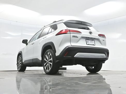 Used 2023 Toyota Corolla Cross XLE w/ Convenience Package FWD image 67