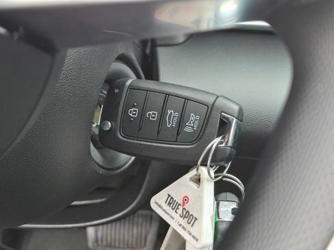 Used 2026 Hyundai Elantra SE FWD image 20