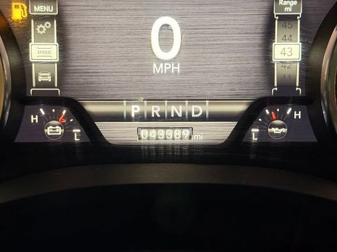 Used 2023 RAM 1500 Laramie RWD image 8